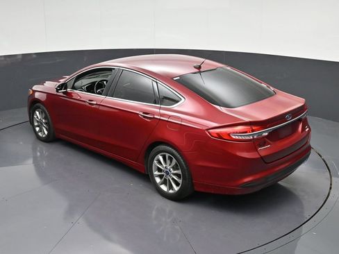 Used 2017 Ford Fusion SE w/ Fusion SE Technology Package FWD image 22