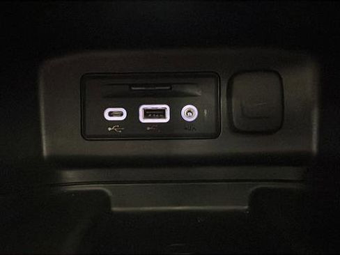 Used 2024 Chevrolet Equinox Premier image 38