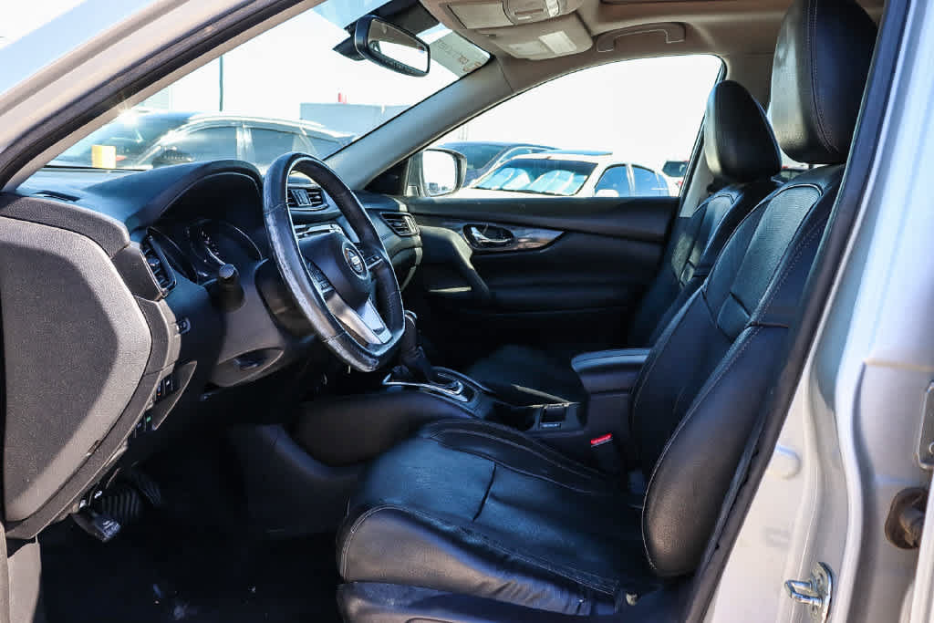 Used 2017 Nissan Rogue SL w/ SL Premium Package FWD image 16