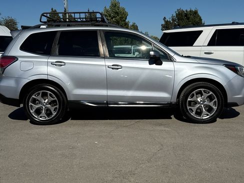Used 2017 Subaru Forester 2.5i Touring image 3