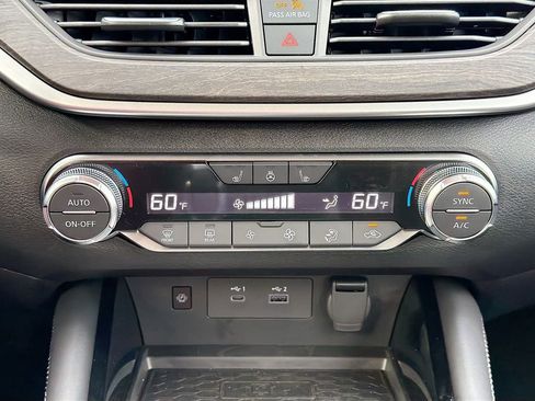 New 2025 Nissan Altima 2.5 SL image 16