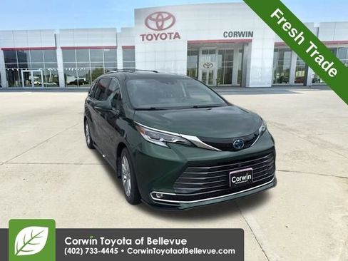 Used 2023 Toyota Sienna Platinum AWD/4WD image 1