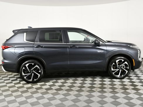 Used 2025 Mitsubishi Outlander SE image 5