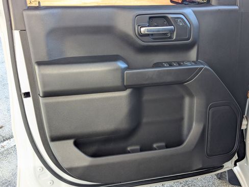 Used 2020 Chevrolet Silverado 1500 Custom w/ Custom Value Package image 10