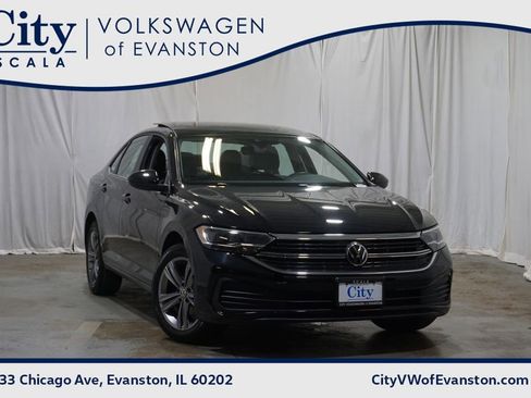 Certified 2022 Volkswagen Jetta SE w/ Panoramic Sunroof Package FWD image 1