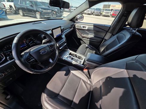Used 2020 Ford Explorer XLT w/ Equipment Group 202A image 9
