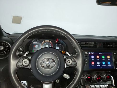 Used 2024 Toyota GR86 Premium image 12