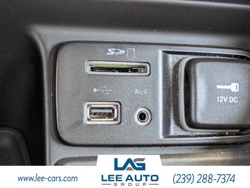 Used 2016 Jeep Cherokee Limited w/ Luxury Group FWD image 27
