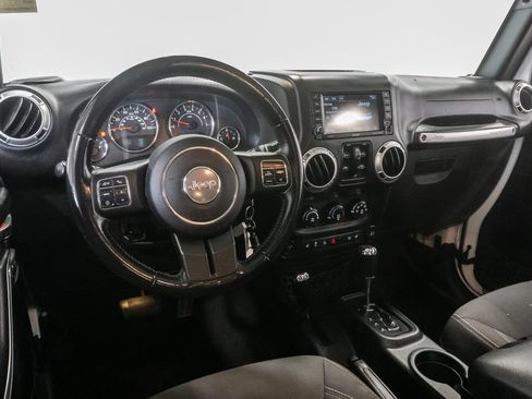 Used 2018 Jeep Wrangler Unlimited Sahara w/ Connectivity Group AWD/4WD image 7