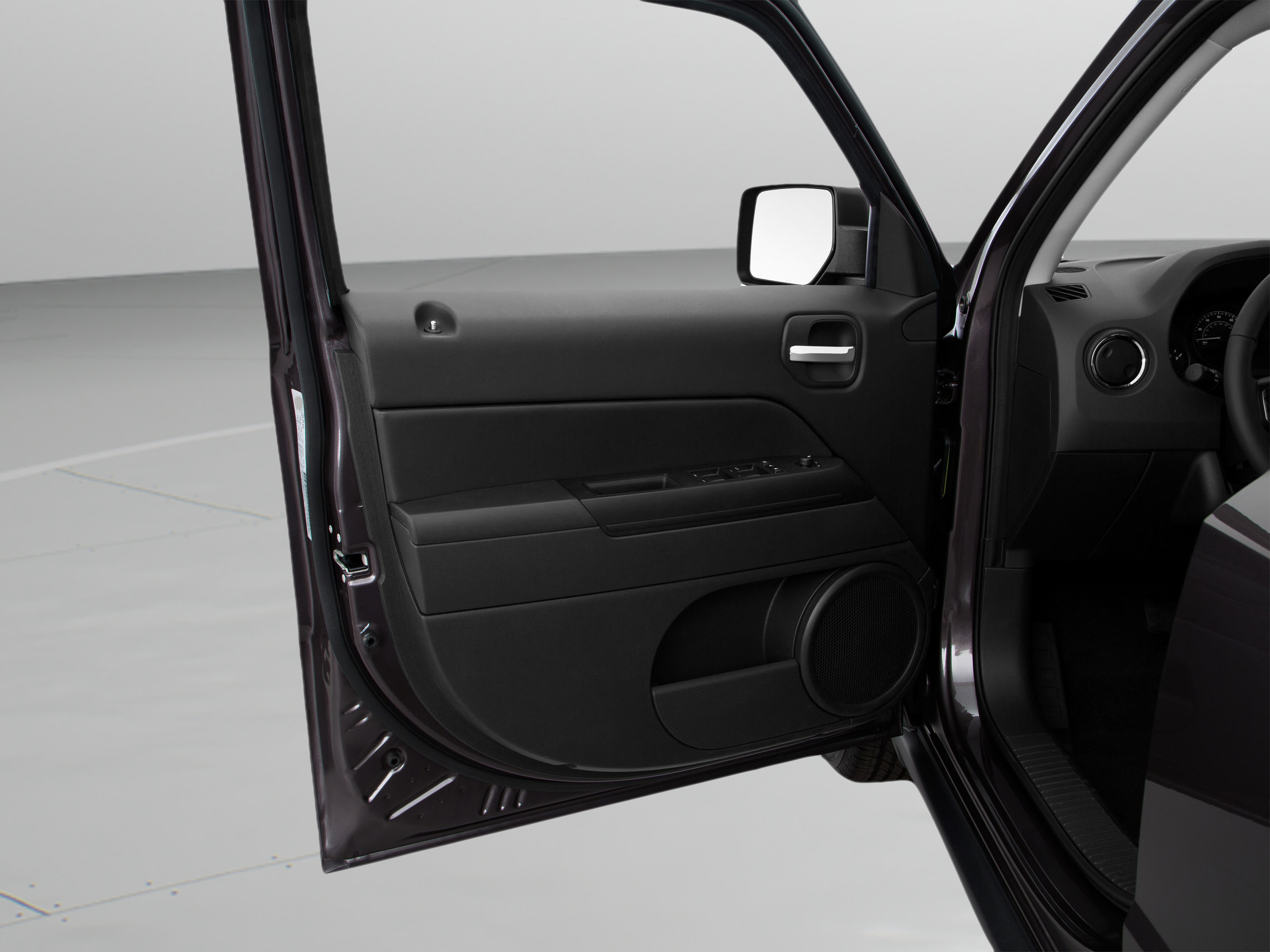 Used 2016 Jeep Patriot Latitude w/ Sun/Sound Group FWD image 13