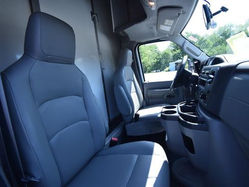 Used 2022 Ford E-350 and Econoline 350 Super Duty RWD image 19