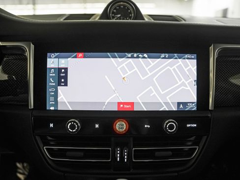 Certified 2025 Porsche Macan S image 23