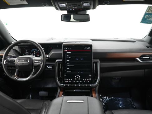 Used 2025 GMC Yukon XL Denali AWD/4WD image 15