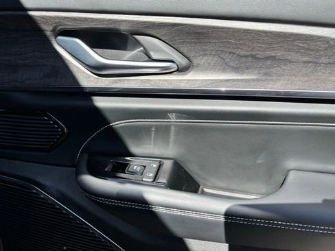 Used 2022 Jeep Grand Cherokee Overland w/ Luxury Tech Group IV image 21