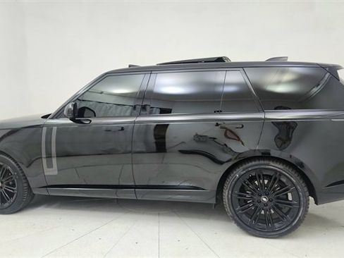 Used 2024 Land Rover Range Rover Long Wheelbase SE image 4