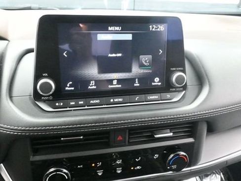 Used 2023 Nissan Rogue S AWD/4WD image 18