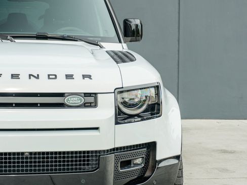 Used 2023 Land Rover Defender 110 image 24