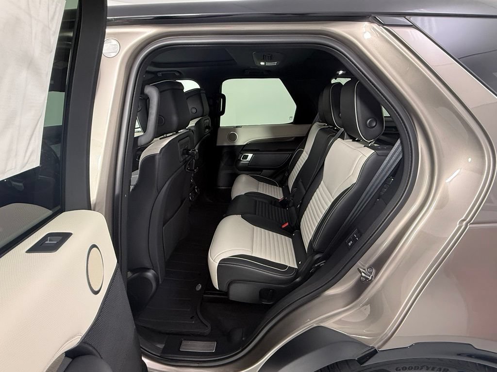 Used 2021 Land Rover Discovery HSE R-Dynamic AWD/4WD image 20
