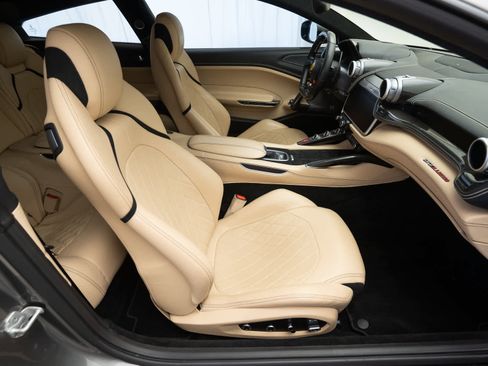 Certified 2018 Ferrari GTC4Lusso image 10