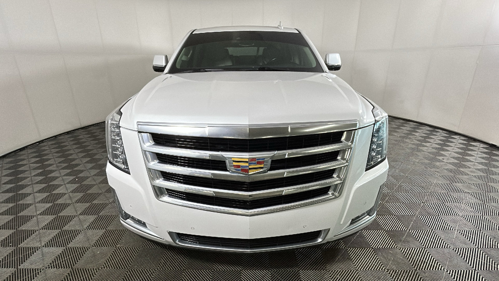 Used 2018 Cadillac Escalade Luxury AWD/4WD image 9