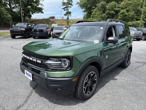 Used 2025 Ford Bronco Sport Outer Banks w/ Outer Banks Tech Package+ AWD/4WD image 3