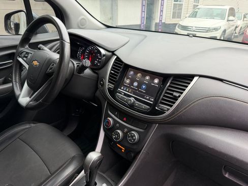 Used 2018 Chevrolet Trax LT w/ LT Convenience Package AWD/4WD image 34