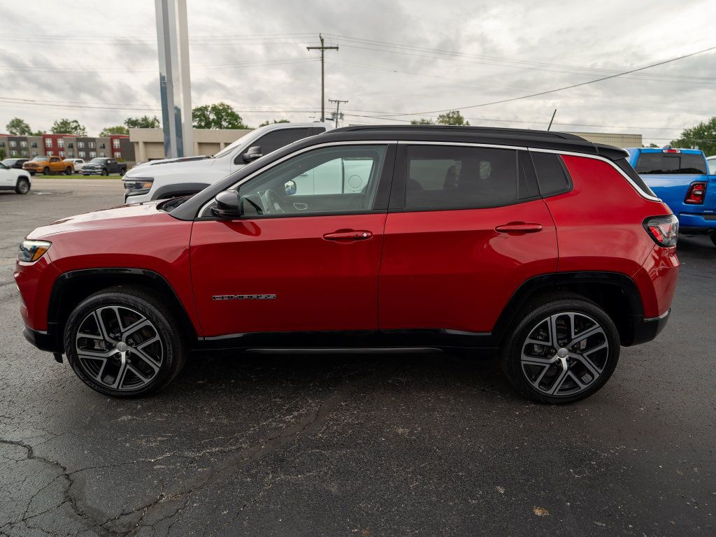 Used 2024 Jeep Compass Limited w/ Elite Group AWD/4WD image 4