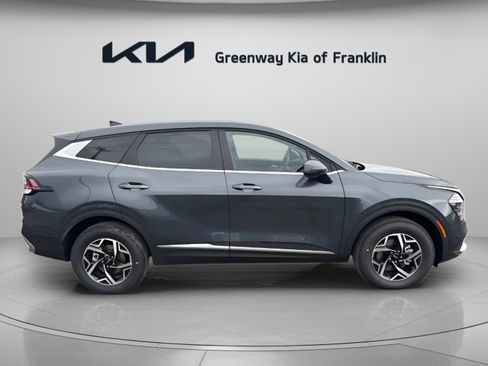 New 2025 Kia Sportage LX image 8