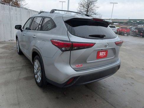 Used 2023 Toyota Highlander Limited image 22