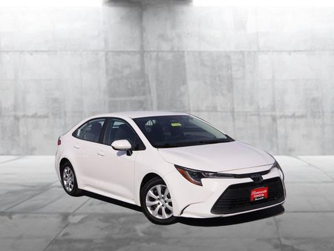 Used 2023 Toyota Corolla LE image 2