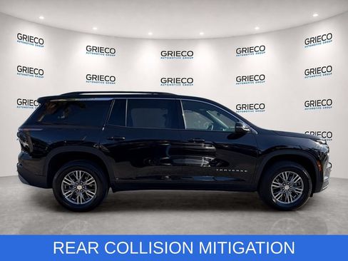 Used 2025 Chevrolet Traverse LT FWD image 8