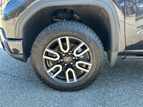 Used 2022 GMC Sierra 1500 AT4 w/ Technology Package image 11