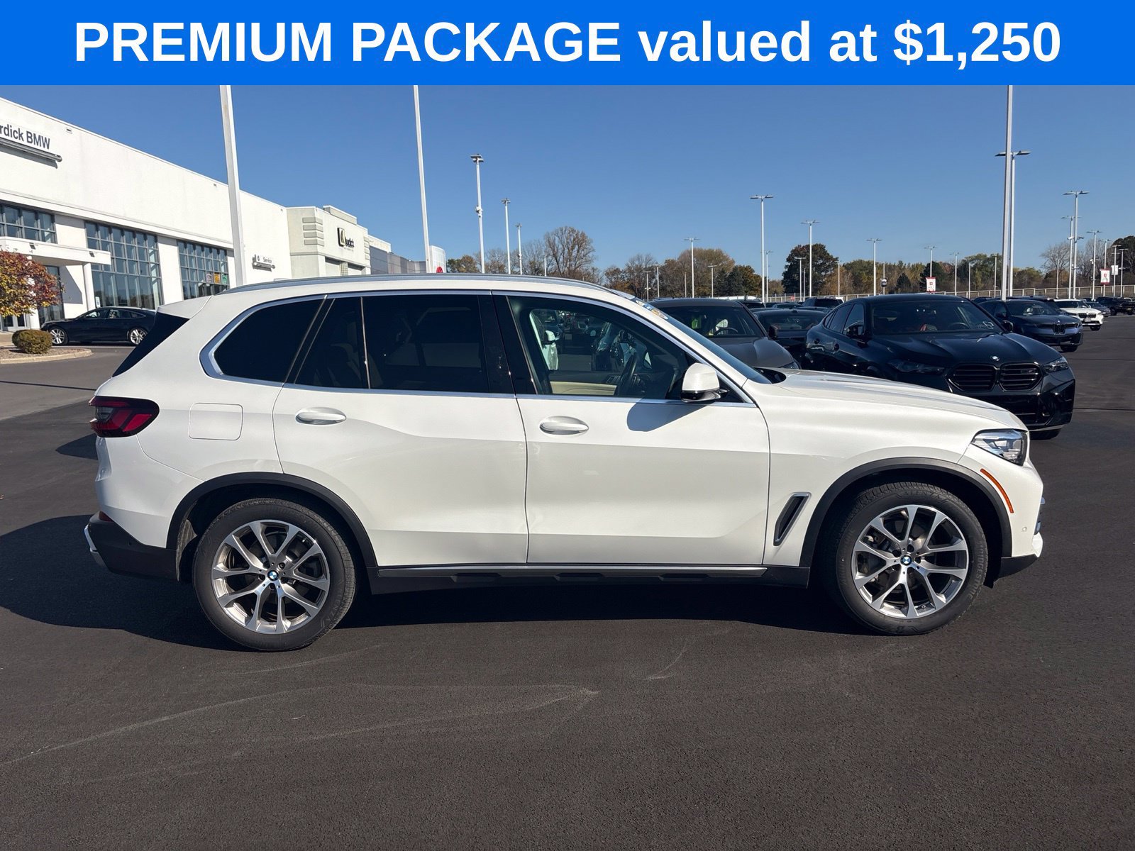 Used 2022 BMW X5 xDrive40i w/ Luxury Seating Package AWD/4WD image 4