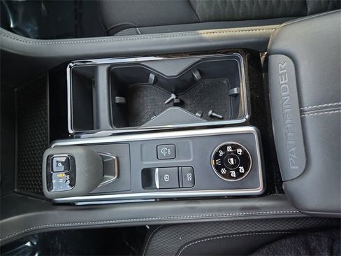 Certified 2024 Nissan Pathfinder SV image 21