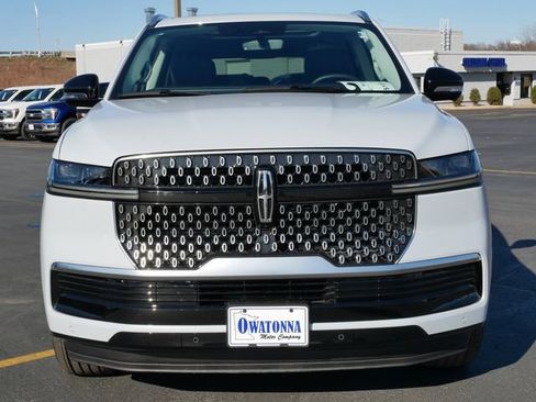New 2026 Lincoln Navigator L Reserve AWD/4WD image 2
