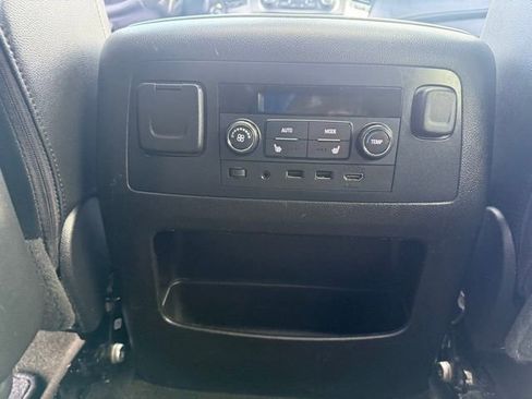 Used 2018 Chevrolet Suburban Premier image 36