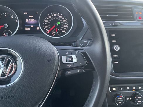Used 2020 Volkswagen Tiguan SE image 29