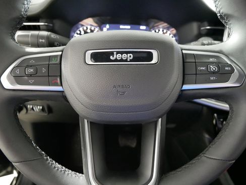 Used 2024 Jeep Compass Latitude image 25