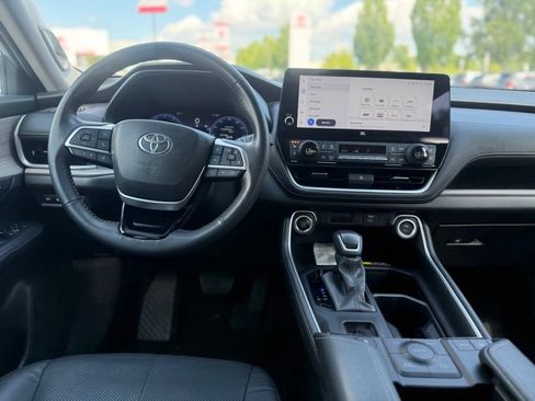 Used 2024 Toyota Grand Highlander AWD image 22