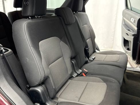 Used 2018 Ford Explorer XLT AWD/4WD image 27