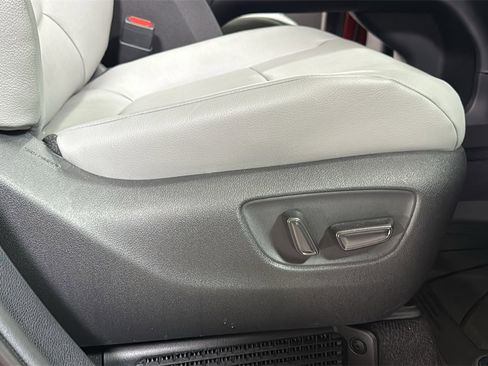 Certified 2025 Toyota Sienna XLE image 21