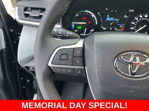 Used 2025 Toyota Sienna XLE FWD image 20