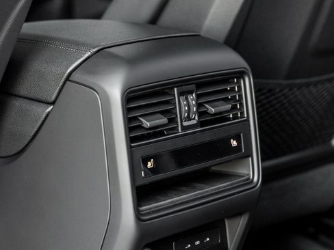 Certified 2025 Porsche Cayenne image 32