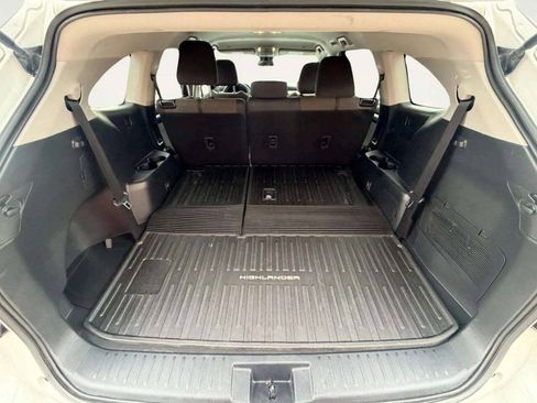 Used 2023 Toyota Highlander L FWD image 8