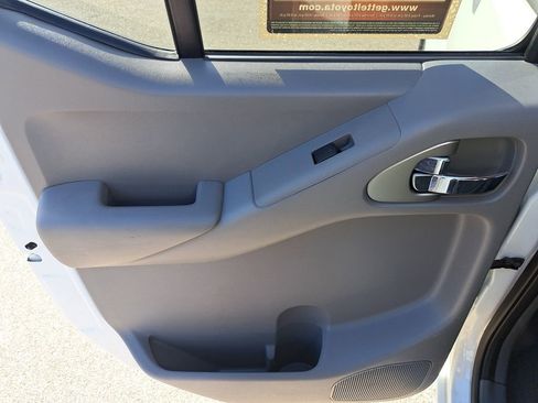 Used 2020 Nissan Frontier SV image 7