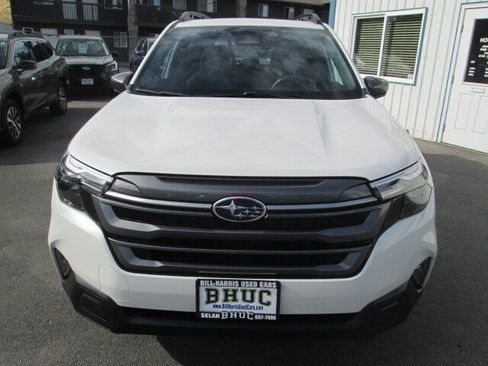 Used 2025 Subaru Forester Premium AWD/4WD image 2