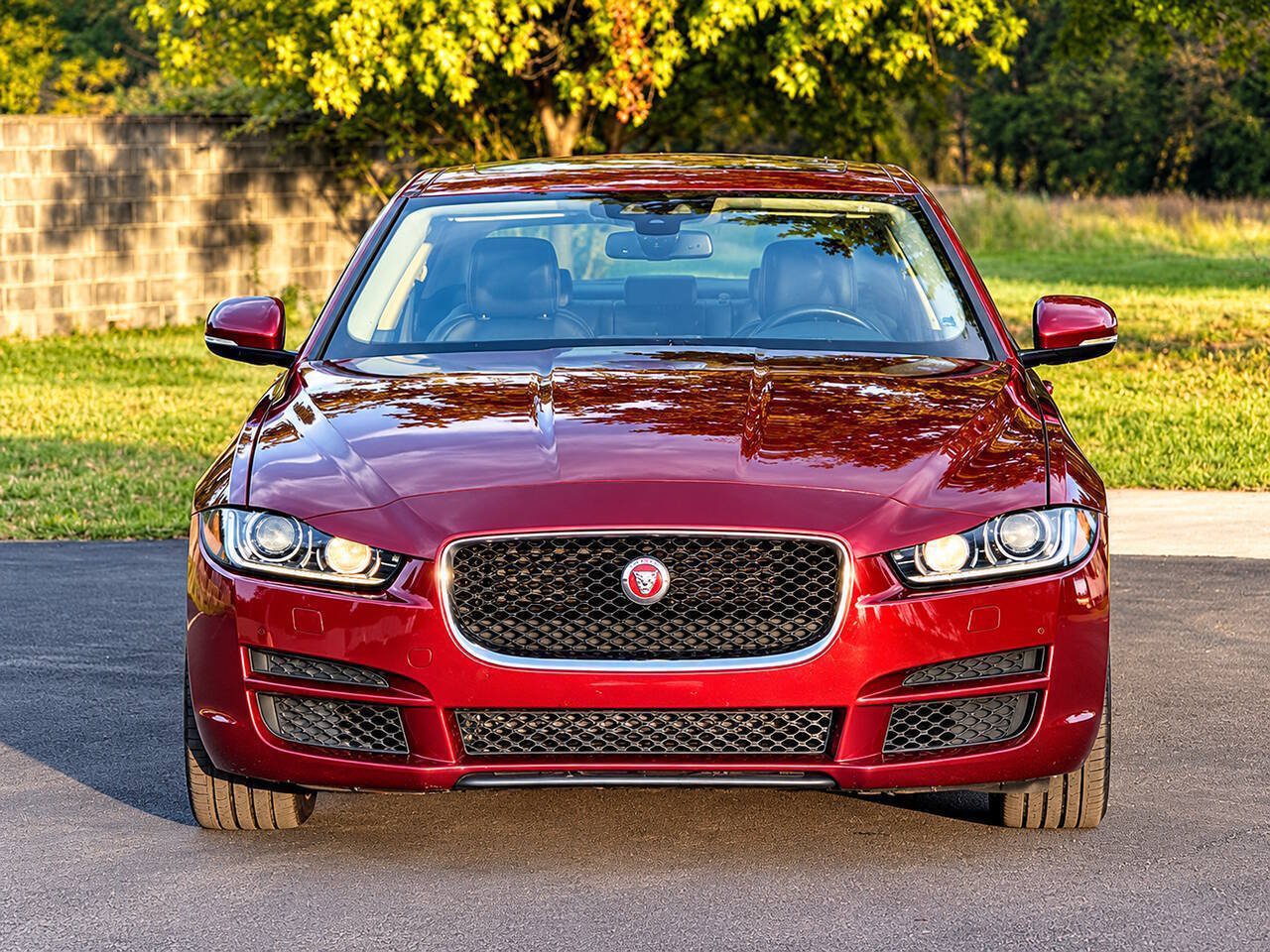 Used 2017 Jaguar XE Prestige RWD image 2