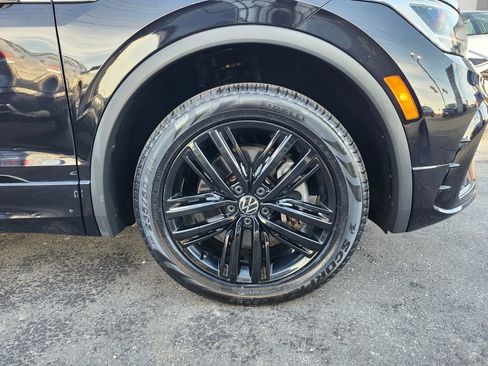 Certified 2022 Volkswagen Tiguan SE R-Line image 18