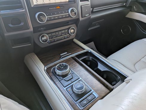 Used 2018 Ford Expedition Platinum image 20