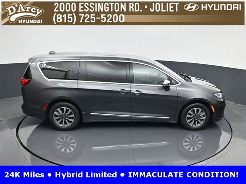 Used 2022 Chrysler Pacifica Limited image 17